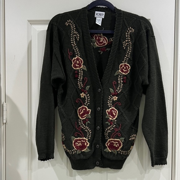 Koret Sweaters - Koret vintage embroidered cardigan size small green floral